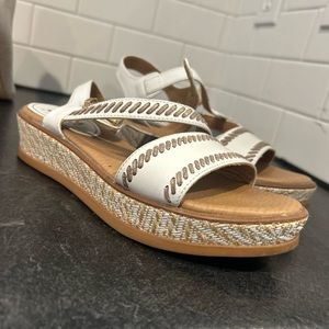 LUCCA lane sandels size 9